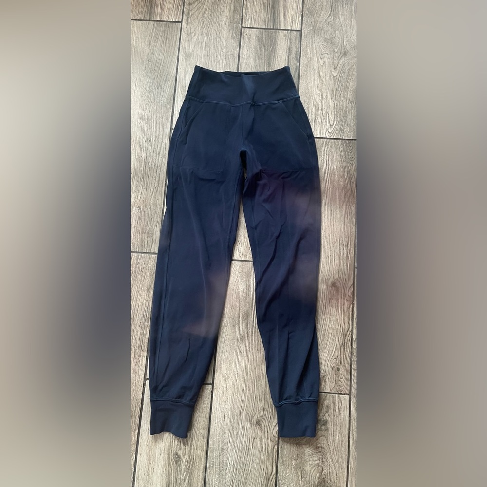 Lululemon Align Jogger 28"
True Navy size 2 VGUC